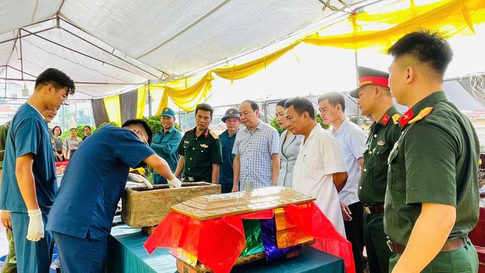 Công tác lấy mẫu sinh phẩm ADN tại xã Đại Sơn được thực hiện khẩn trương, cẩn trọng. Ảnh: ĐẠI SƠN NGÀY MỚI