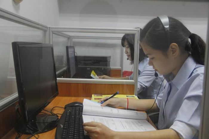 Cán bộ tư vấn cai nghiện thuốc lá. Ảnh: Bệnh viện Bạch Mai
