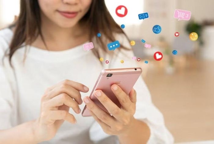Việc kiểm chứng thông tin trước khi đăng lên mạng xã hội là rất quan trọng. Ảnh minh họa: Magnific.