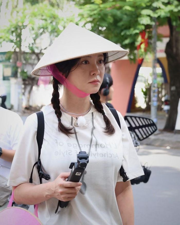 Diễn viên Song Ji Hyo "làm khách" khám phá văn hóa Việt.