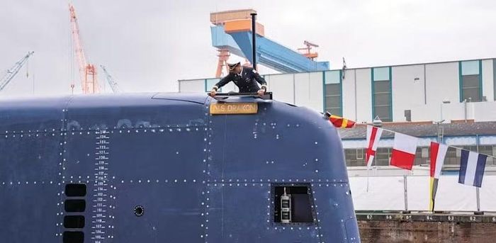 Điều thú vị là vào năm 2024, tàu ngầm INS Drakon đã thu hút sự chú ý rất lớn từ phía Nga trong quá trình thử nghiệm, khi họ cử tới 2 tàu trinh sát đến quan sát cùng một lúc.