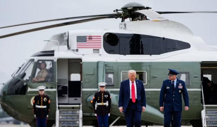 Hai nguồn tin am hiểu vụ việc cho biết có thời điểm trực thăng Marine One chỉ cách máy bay chở khách khoảng 1,2 km theo phương ngang và hơn 210 m theo phương thẳng đứng.