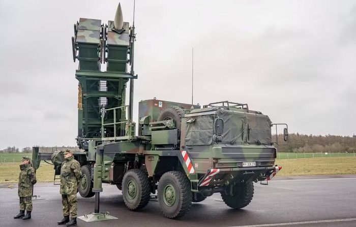 Tài khoản AMK Mapping, chuyên theo dõi dữ liệu tình báo nguồn mở về chiến sự Ukraine, nhận định các tổ hợp Patriot tại Kiev đã không khai hỏa trong các cuộc tập kích gần đây do cạn tên lửa đánh chặn.