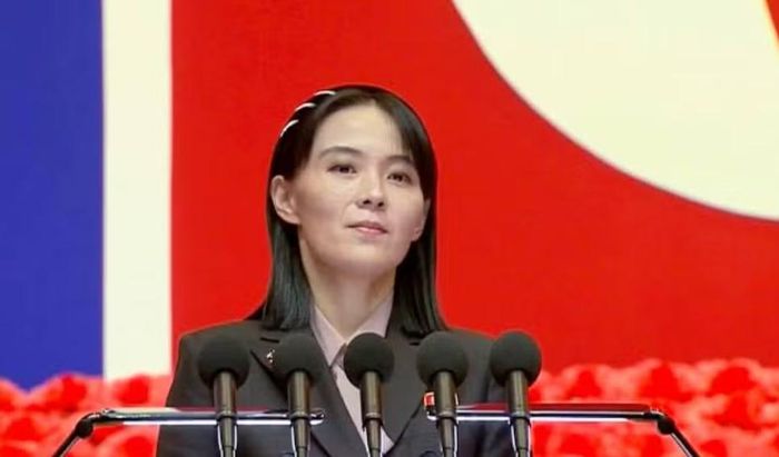 Trong tuyên bố được Hãng thông tấn Trung ương Triều Tiên (KCNA) đăng tải, bà Kim Yo-jong, em gái nhà lãnh đạo Kim Jong-un, nhận định Nhật Bản đang đẩy nhanh quá trình quân sự hóa, có nguy cơ đe dọa hòa bình và ổn định trong khu vực cũng như trên thế giới.