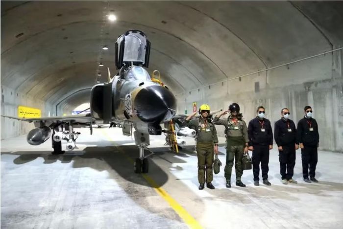 Theo một nguồn tin thứ hai, CENTCOM đang xem xét tất cả các phương án khả thi, khi nhận thấy cần phải đánh giá lại chiến lược tiếp cận cuộc chiến với Iran.