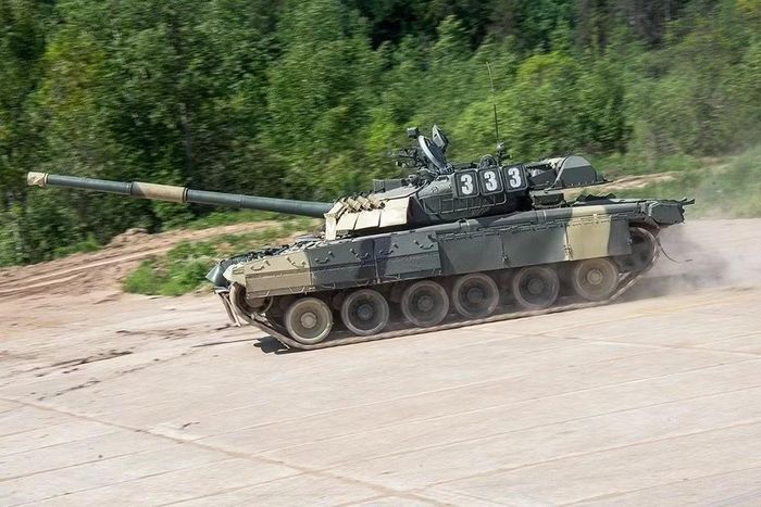 Hơn nữa T-80BVM có thể đã được trang bị giáp phản ứng nổ (ERA) nâng cấp dọc theo hai bên thân xe và tháp pháo. Cấu hình ERA Relikt mới mở rộng hơn nữa vùng bảo vệ, đặc biệt là xung quanh tấm chắn bên và các khu vực đã chứng tỏ dễ bị tổn thương trong chiến đấu.