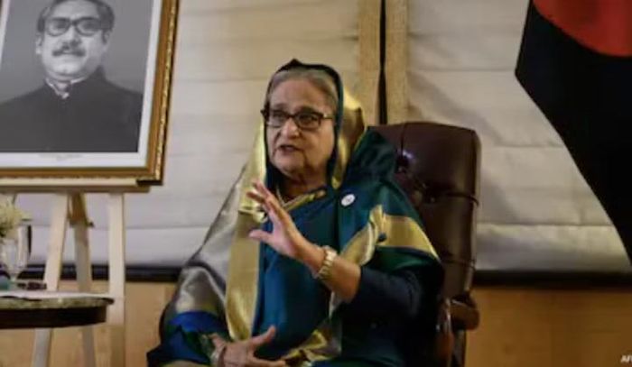 Năm 2025, tòa án Bangladesh tuyên án tử hình vắng mặt đối với bà Hasina với cáo buộc phạm tội ác chống lại loài người vì ra lệnh sử dụng vũ lực để trấn áp người biểu tình.