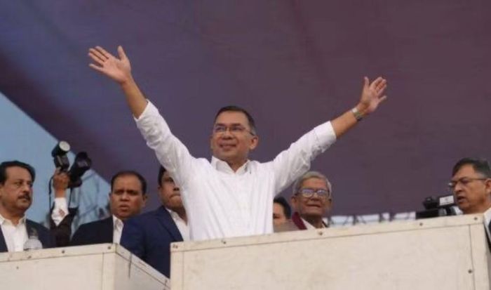 Dự án được triển khai dưới thời chính phủ lâm thời do ông Muhammad Yunus, người đoạt Giải Nobel Hòa bình, đứng đầu. Ông Yunus nhậm chức ngày 8/8/2024, chỉ 3 ngày sau khi bà Hasina bị phế truất, và cùng ông Tarique Rahman tham dự lễ khánh thành.