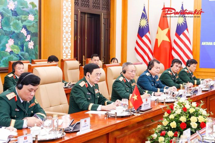 Đại tướng Phan Văn Giang và các thành viên đoàn Việt Nam tại hội đàm. Ảnh: Quang Vinh