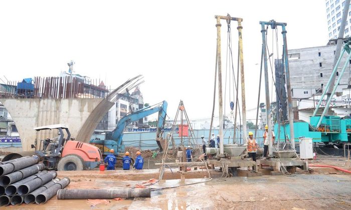 Lãnh đạo thành phố Hà Nội yêu cầu đẩy nhanh tiến độ các dự án trọng điểm, hoàn thành đúng mốc cam kết.