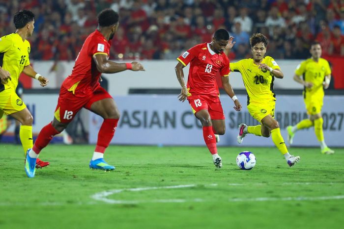  Cao Pendant Quang Vinh (số 13) vắng mặt trong chiến dịch ASEAN Cup nhưng nhiều khả năng sẽ dự FIFA ASEAN Cup. Ảnh: Minh Chiến. 