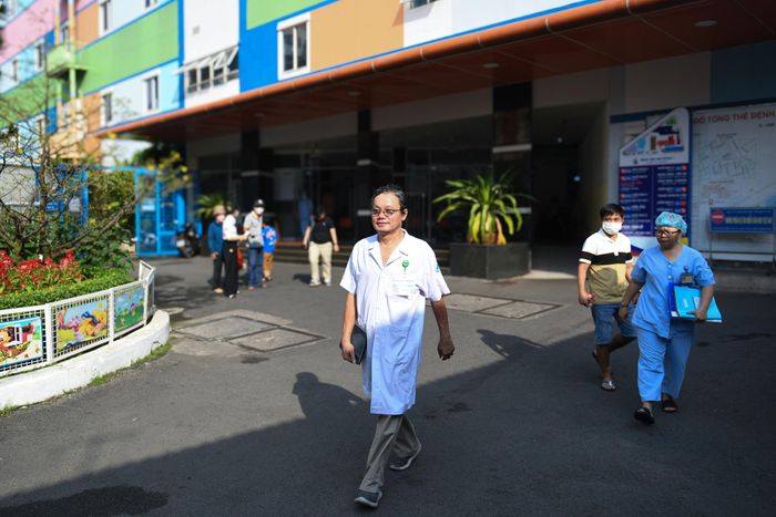 Bác sĩ Trương Hữu Khanh, nguyên Trưởng khoa Nhiễm - Thần kinh, Bệnh viện Nhi đồng 1 (TP.HCM). Ảnh: Duy Hiệu.