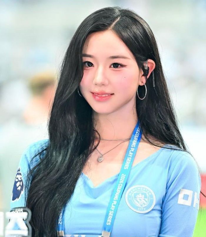 Chae-yeon gây chú ý.