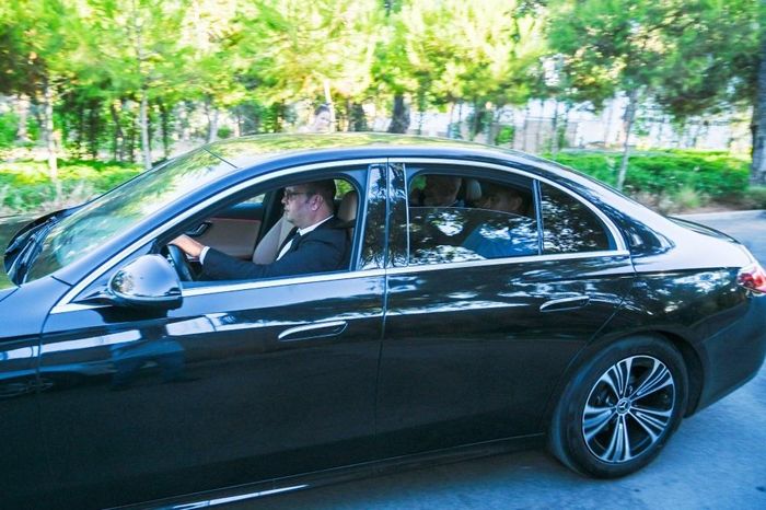 Ông Infantino xuất hiện cùng các quan chức FIFA trong cuộc họp khẩn ở Rabat (Morocco) hôm 5/8. Ảnh: Reuters.