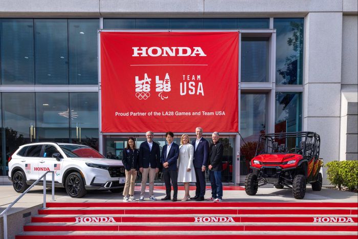  Mỹ tiếp tục đóng vai trò quan trọng khi chiếm khoảng một nửa tổng doanh số toàn cầu của Honda trong quý vừa qua. Giá nhiên liệu tăng đang thúc đẩy nhu cầu đối với các mẫu hybrid tiết kiệm nhiên liệu. 