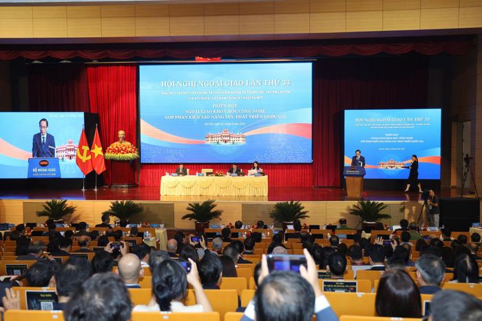  Toàn cảnh Phiên họp “Ngoại giao khoa học - công nghệ góp phần kiến tạo năng lực phát triển quốc gia”. Ảnh: Thanh Vân. 