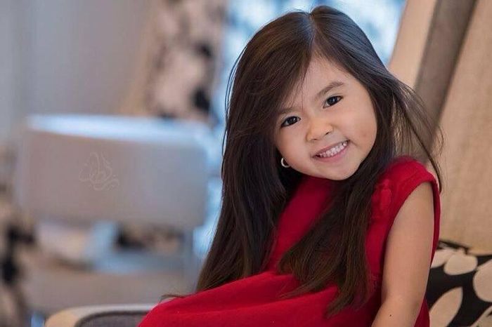  Cụ thể vào năm 2014, mẹ của Breanna - bà Jocelyn, người Philippines - đăng tải nhiều hình ảnh của con lên mạng để làm kỷ niệm. Gương mặt bầu bĩnh, đôi mắt to tròn cùng sự lém lỉnh của cô bé lai nhanh chóng được nhiều người yêu quý. Ngoài Malaysia, Singapore, Indonesia, Breanna còn đặc biệt nổi tiếng ở các nước Trung Đông. 