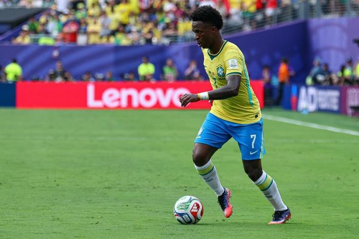  Việc Vinicius chuyển tới Premier League có thể làm thay đổi cán cân quyền lực lâu nay giữa bóng đá Anh và Real Madrid. 