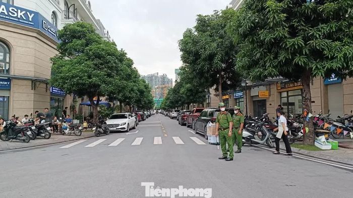 Lực lượng Cảnh sát xuất hiện tại nơi ở của Huấn "Hoa Hồng".