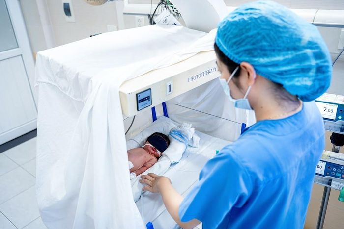  Không chỉ lo sinh mổ lần hai có đau hơn, mẹ bầu còn cần biết thời điểm mang thai lại và lịch mổ phù hợp để giảm nguy cơ biến chứng cho cả mẹ lẫn con. Ảnh: Trần Hiền. 