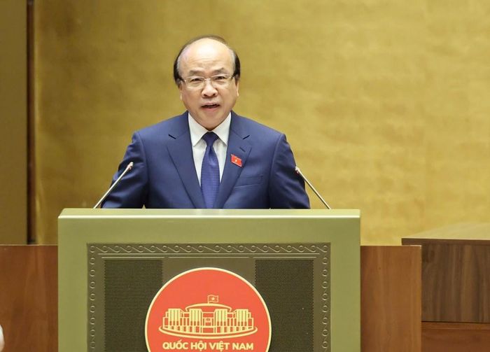 Chủ nhiệm Ủy ban Pháp luật và Tư pháp của Quốc hội Phan Chí Hiếu trình bày các Báo cáo thẩm tra