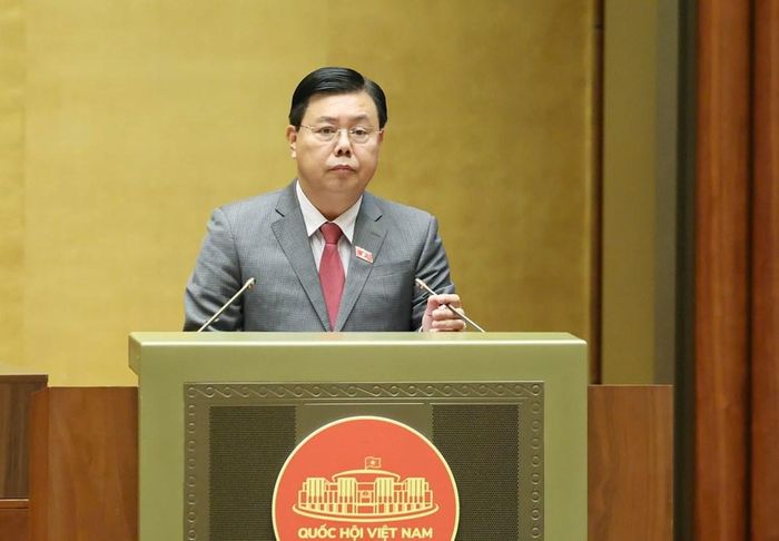 Bộ trưởng Bộ Nội vụ Nguyễn Tiến Hải trình bày các Tờ trình
