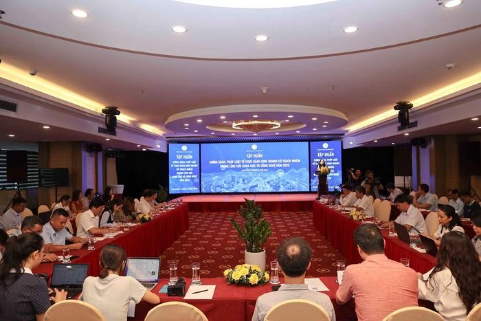 Quang cảnh hội nghị