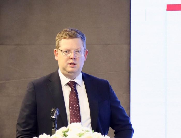 Ông Simon Peachey, Giám đốc Vận hành (COO), Trung Quốc, châu Đại Dương, Nga và CIS, VFS Global