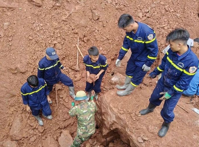 Vụ sạt lở không gây thiệt hại về người, thiệt hại về tài sản đang được tiếp tục thống kê. Ảnh: Cao Thiên