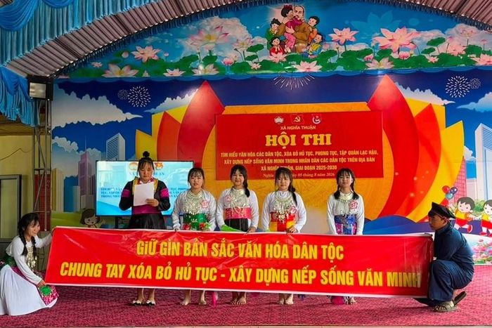 Hòa trong không khí thi đua chào mừng các ngày lễ lớn của đất nước, hướng tới xây dựng đời sống văn hóa mới ở cơ sở, ngày 5.8, Ban Thường vụ Đoàn xã Nghĩa Thuận tổ chức Hội thi tìm hiểu văn hóa các dân tộc, xóa bỏ hủ tục, phong tục, tập quán lạc hậu, xây dựng nếp sống văn minh trong nhân dân các dân tộc trên địa bàn xã giai đoạn 2025 - 2030