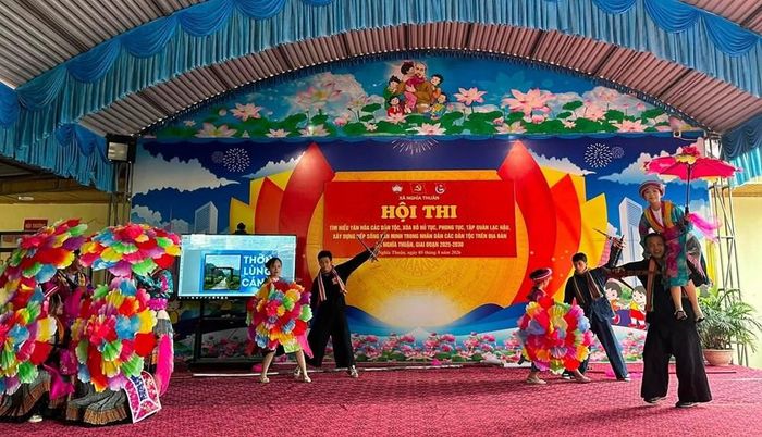Các tiểu phẩm với nội dung tập trung tuyên truyền về phòng, chống tảo hôn, hôn nhân cận huyết thống; thực hiện nếp sống văn minh trong việc cưới, việc tang; bảo vệ môi trường; chuyển đổi cơ cấu cây trồng, vật nuôi theo hướng hiệu quả và giải pháp xóa bỏ hủ tục, phong tục, tập quán lạc hậu tại địa phương