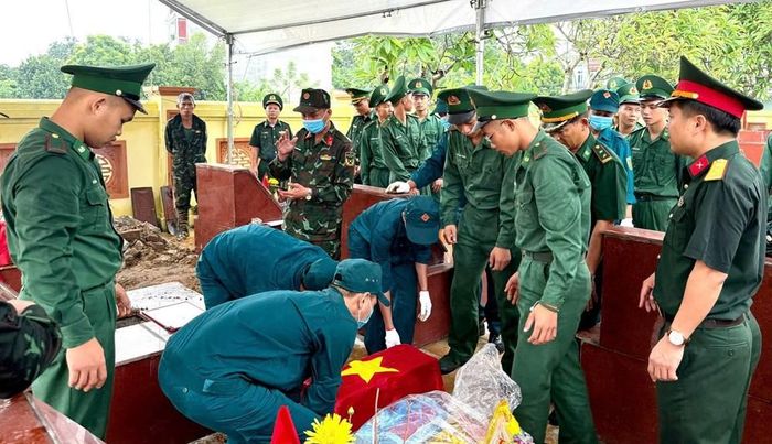 Công tác lấy mẫu ADN tại các Nghĩa trang Liệt sĩ xã Thái Hòa được thực hiện nghiêm túc, đúng quy trình kỹ thuật, bảo đảm tính khoa học, an toàn