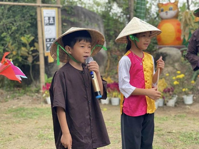 Thế hệ trẻ ở Gò Cỏ tích cực học và biểu diễn bài chòi, góp phần gìn giữ di sản văn hóa