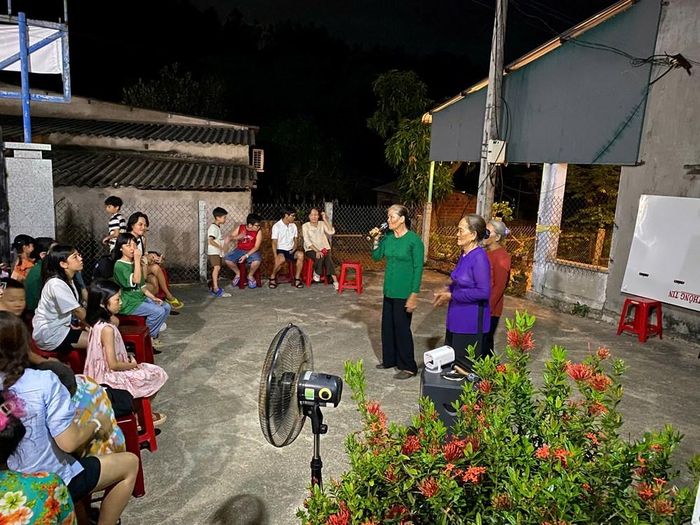 Bài chòi trở thành cầu nối đưa du khách đến gần hơn với văn hóa và con người làng Gò Cỏ