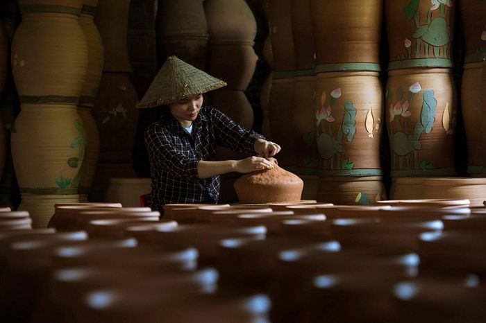 Nằm bên dòng sông Cầu tại tỉnh Bắc Ninh, làng gốm Phù Lãng có lịch sử hơn 700 năm từ thời nhà Trần