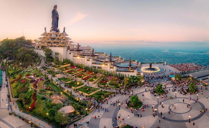 Núi Bà Đen ngày càng khẳng định vị thế điểm đến văn hóa giàu bản sắc của Nam Bộ