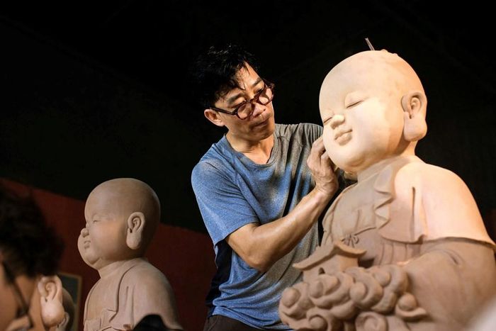 Tượng Chú Tiểu với nụ cười hồn nhiên và thần thái an nhiên, lan tỏa tinh thần bình yên, hoan hỷ