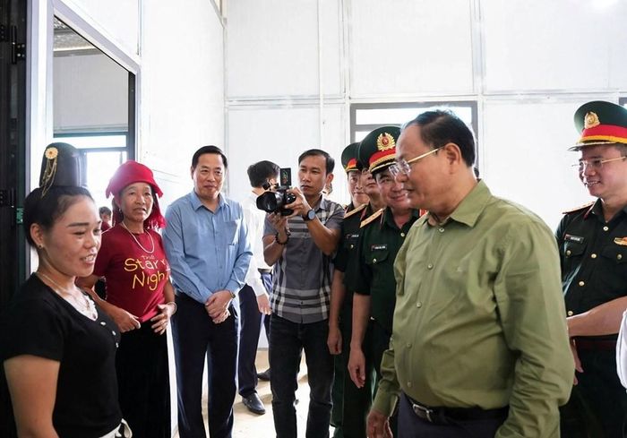 Bí thư Tỉnh ủy Lai Châu Lê Minh Ngân thăm hỏi, động viên bà con Mường Than bị ảnh hưởng lũ quét sớm ổn định cuộc sống
