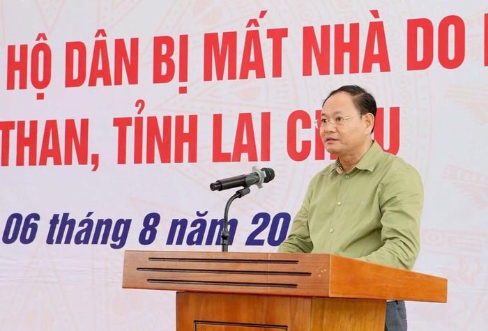 Bí thư Tỉnh ủy Lai Châu Lê Minh Ngân phát biểu tại lễ bàn giao