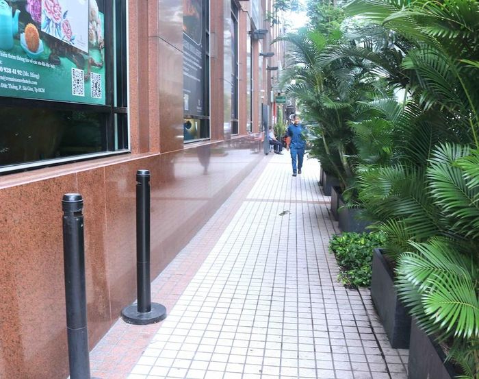 Khu vực được hút thuốc tại Renaissance Riverside Hotel Saigon
