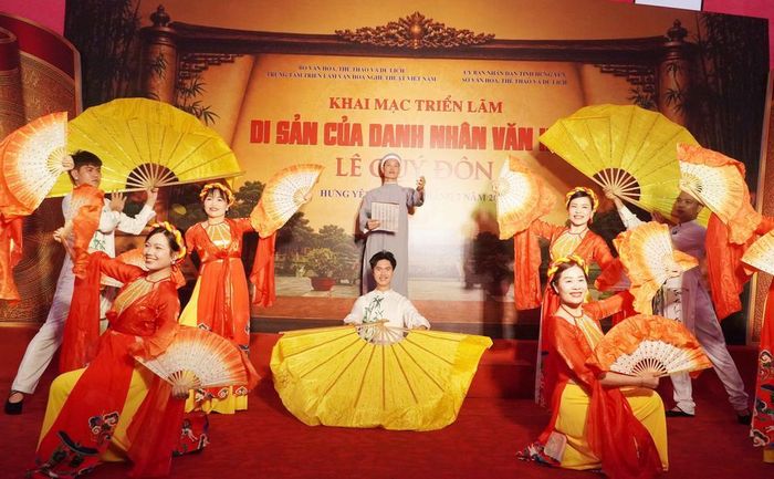 Buổi khai mạc triển lãm “Di sản của Danh nhân văn hóa Lê Quý Đôn” tại Khu lưu niệm trong đợt kỷ niệm 300 năm ngày sinh của ông. Ảnh: Nguyễn Công Hải - TTXVN