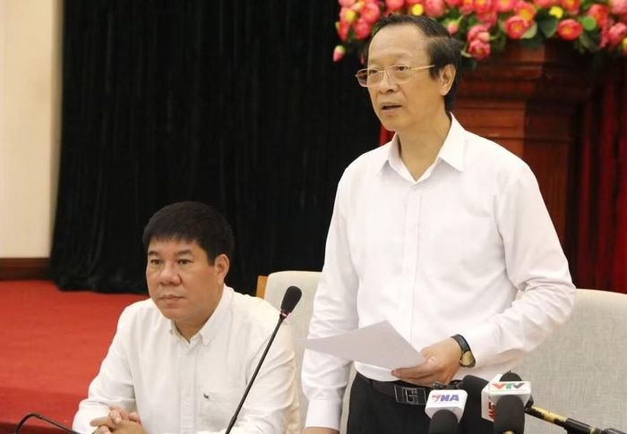  Thứ trưởng Phạm Ngọc Thưởng phát biểu tại họp báo. Ảnh Báo Giáo dục và Thời đại 