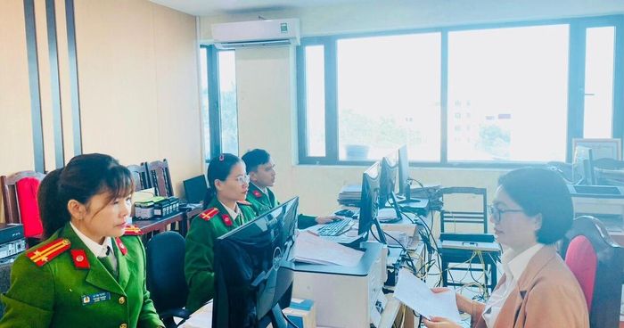 Trường hợp thông tin thay đổi về hộ tịch chưa được đồng bộ từ Cơ sở dữ liệu hộ tịch sang Cơ sở dữ liệu quốc gia về dân cư, công dân đề nghị cơ quan có thẩm quyền cập nhật, điều chỉnh thông tin thay đổi về hộ tịch vào Cơ sở dữ liệu quốc gia về dân cư theo quy định.