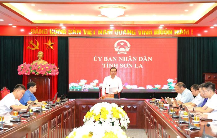 Đồng chí Hà Trung Chiến Phó Chủ tịch Thường trực UBND tỉnh chủ trì cuộc làm việc với các sở, ngành và UBND các xã, phường triển khai Phương án sắp xếp cơ sở giáo dục trên địa bàn tỉnh Sơn La.