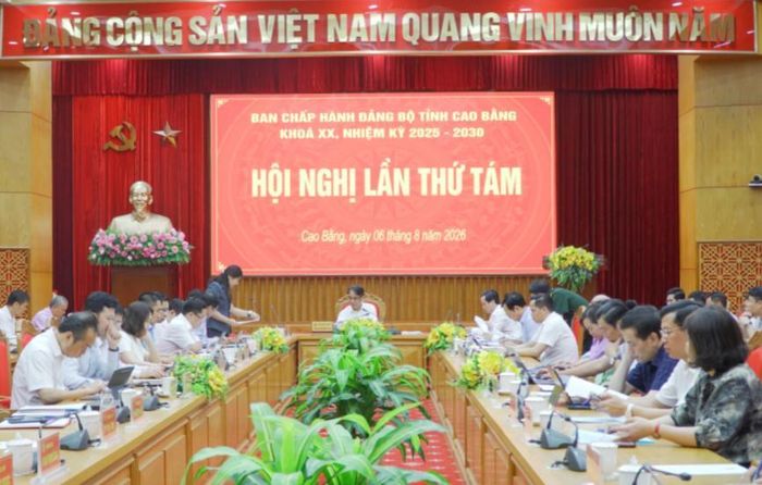 Đồng chí Phan Thăng An, Ủy viên Trung ương Đảng, Bí thư Tỉnh ủy, Chủ tịch HĐND tỉnh Cao Bằng chủ trì Hội nghị lần thứ tám Ban Chấp hành Đảng bộ tỉnh khóa XX, nhiệm kỳ 2025 - 2030. Ảnh Báo Cao Bằng