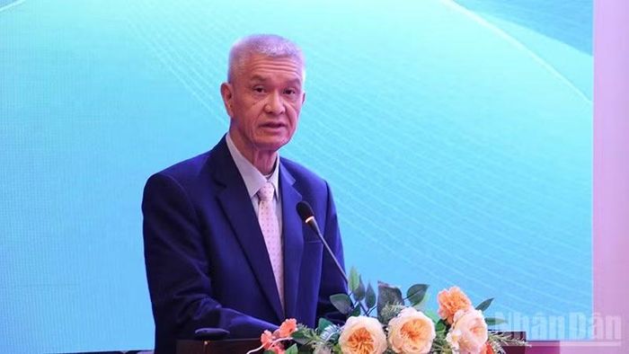 Đồng chí Anouphab Tounalom phát biểu tại hội thảo. (Ảnh: DUY TOÀN)