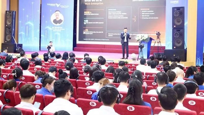 Diễn đàn "Đổi mới sáng tạo quốc tế: Từ ý tưởng đến thị trường" thu hút sự quan tâm của đông đảo đại biểu. (Ảnh: XUÂN TRƯỜNG)