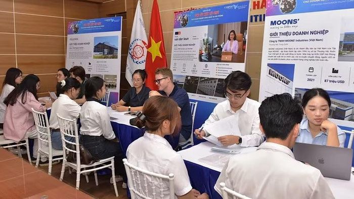 Kết nối "1-1" tại Phiên kết nối cung cầu nhân lực đổi mới sáng tạo cho doanh nghiệp công nghệ tại Hải Phòng trong khuôn khổ Techfest HaiPhong 2026. (Ảnh: XUÂN TRƯỜNG)
