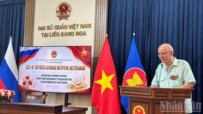 Ông Nikolai Kolesnik, Chủ tịch Hội cựu chiến binh Nga từng công tác tại Việt Nam. (Ảnh: THÙY VÂN)