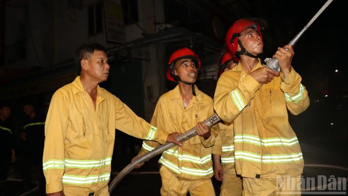 Lực lượng Quân đội của Trung đoàn 935 cũng được huy động để dập tắt đám cháy ở chợ Biên Hòa.